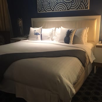 Blue Moon Hotel Autograph Collection - Very comfy bed, very tasteful decor!!! - Hotels Near Me - Miami Beach, Florida Blue Moon Hotel Autograph Collection - Very comfy bed, very tasteful decor!!! - Hotels Near Me - Miami Beach, Florida