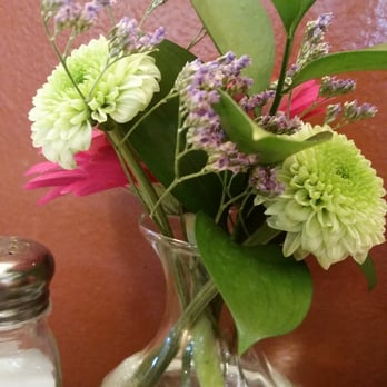 Cody's Cafe - Table center piece - Breakfast & Brunch Near Me - Santa Barbara, California