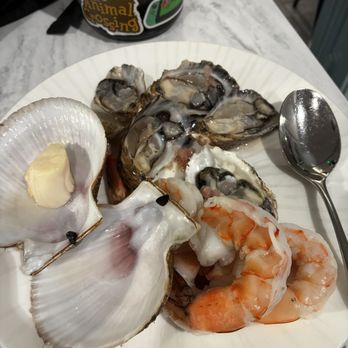 The Centurion Lounge - 7/8/26: Puget Sound Raw Bar - Airport Lounges Near Me - Seattle, Washington The Centurion Lounge - 7/8/26: Puget Sound Raw Bar - Airport Lounges Near Me - Seattle, Washington