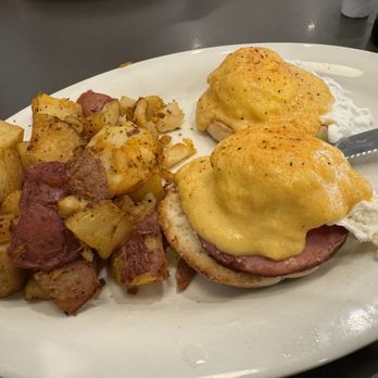 Eggs Up Grill - Eggs Benedict - Breakfast & Brunch Near Me - Milton, Georgia