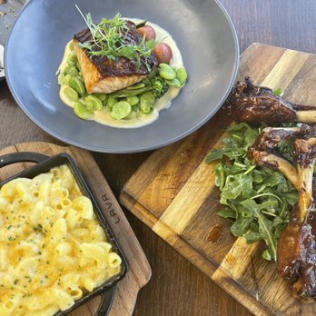 Oak - Salmon Entree, Mac and Cheese Side, and Citrus Glaze Duck Drumsticks Appetizer (all extremely good) - New American Near Me - Laguna Beach, California Oak - Salmon Entree, Mac and Cheese Side, and Citrus Glaze Duck Drumsticks Appetizer (all extremely good) - New American Near Me - Laguna Beach, California