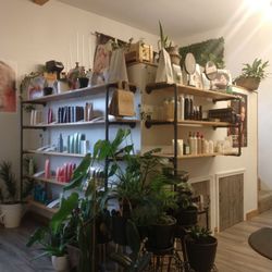 V-Bar Beauty Salon