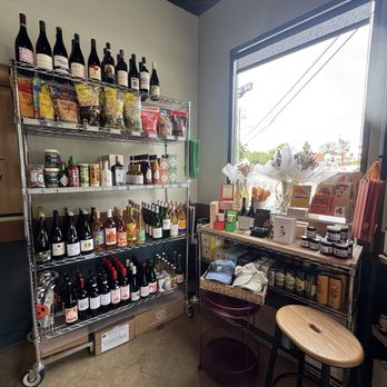 Henrietta - American Near Me - Los Angeles, California