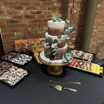 Moonlight Cakes - Cake and treats - Bakeries Near Me - Bedford, Texas