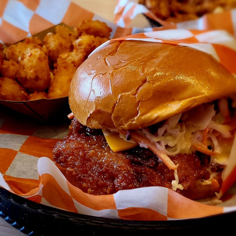 Minnie Bird - Minnie's Fried Chicken Sandwich - Chicken Shop Near Me - Schaumburg, Illinois Minnie Bird - Minnie's Fried Chicken Sandwich - Chicken Shop Near Me - Schaumburg, Illinois