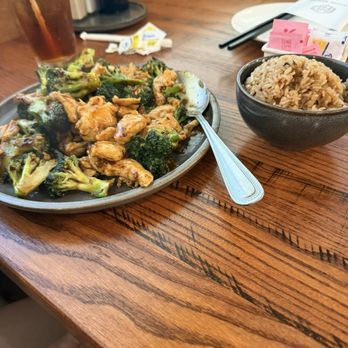 Dragon House - Broccoli and chicken in brown sauce plus side of fried rice - Chinese Near Me - Southlake, Texas Dragon House - Broccoli and chicken in brown sauce plus side of fried rice - Chinese Near Me - Southlake, Texas