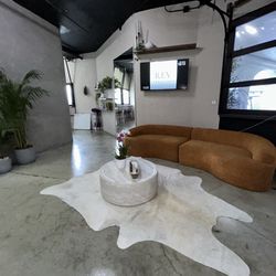 REV IV & Wellness - Sitting area / front lobby