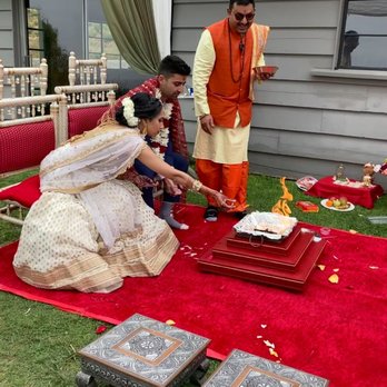 Pandit Manuj Dutt - Panditji conducting the ceremony - Astrologers Near Me Pandit Manuj Dutt - Panditji conducting the ceremony - Astrologers Near Me