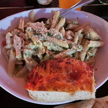 Hideaway House - Chicken Pesto Pomodoro - Pizza Near Me - Sedona, Arizona