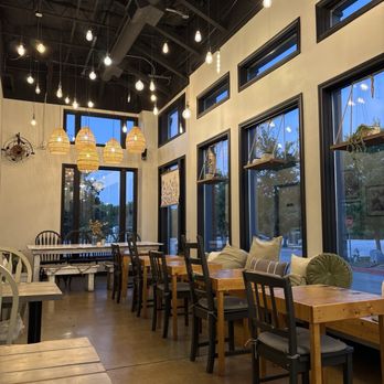 Grutogi Bistro - Main sitting area - Salad Near Me - Flower Mound, Texas