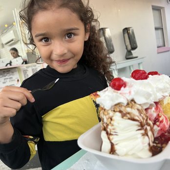 Dairy Joy - Banana split - Ice Cream & Frozen Yogurt Near Me - Tampa, Florida Dairy Joy - Banana split - Ice Cream & Frozen Yogurt Near Me - Tampa, Florida