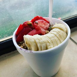 I got the berry açaí bowl. I asked for no banana on top, because I am allergic to them. As you can see, my request was not heard.