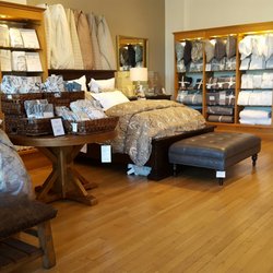 Pottery Barn - Nice clean store