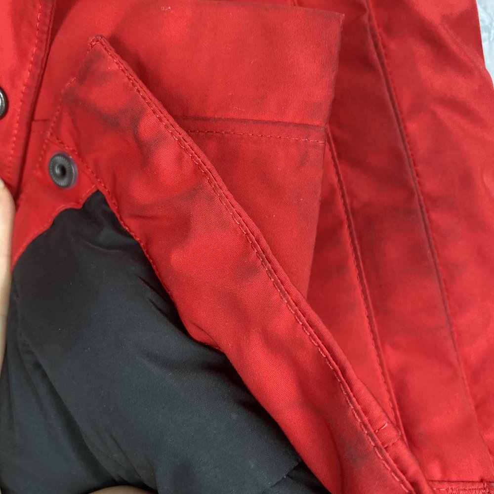 Sleeves, side pockets and inside down of the coat! Sleeves, side pockets and inside down of the coat!