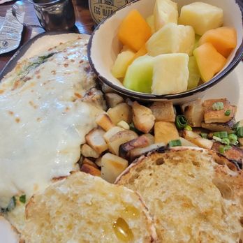 Egg Harbor - River North - Create your own omelet with hash, English muffin and fruit - Breakfast & Brunch Near Me - Chicago, Illinois