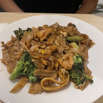 Thai Spice - Broccoli noodles with chicken - Thai Near Me - Omaha, Nebraska
