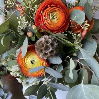 Garland Flowers - Wedding bouquet - Florists Near Me - Oak Park, Illinois Garland Flowers - Wedding bouquet - Florists Near Me - Oak Park, Illinois