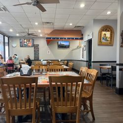 El Dorado Salvadorian & Mexican Restaurant - Clean and not crowded