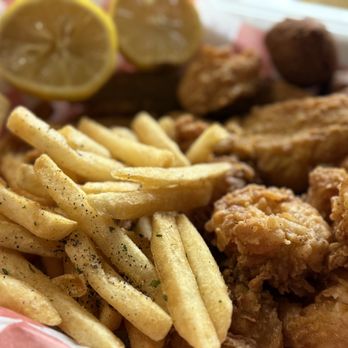 Shipyard Liberty City - Burgers Near Me - Kilgore, Texas