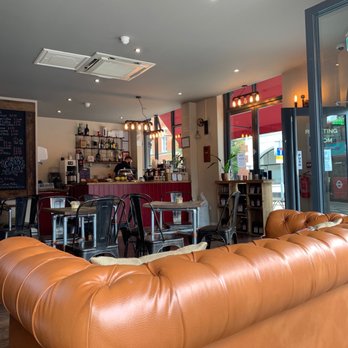 Chapter Coffee Roasters - Outdoor and indoor area - Coffee Roasteries Near Me - London, XGL