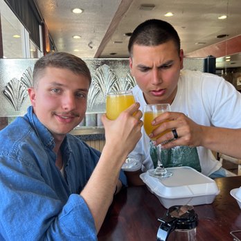The Best Breakfast Cafe - Mimosas, to-go plates - American Near Me - Oxnard, California