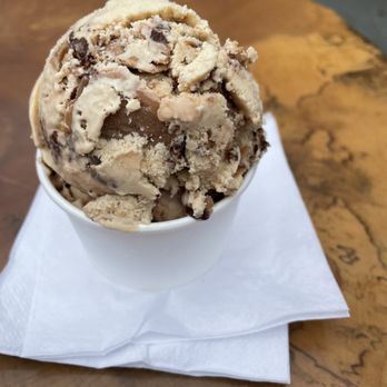 B-Line Ice Cream - Chocolate Peanut Fudge ice cream - Ice Cream & Frozen Yogurt Near Me - Narrowsburg, New York B-Line Ice Cream - Chocolate Peanut Fudge ice cream - Ice Cream & Frozen Yogurt Near Me - Narrowsburg, New York