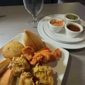 Royal India - Chicken Pakora Vegetable Pakora Panner Pakora Aloo Tikki Samosa Chat Mixed Platter - Indian Near Me - Reno, Nevada