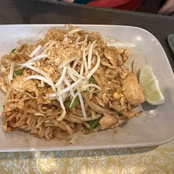 Siam Bistro - Pad Thai chicken - Thai Near Me - Miami, Florida