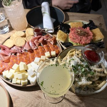 Osa Rooftop - Drinks and appetizers - Bars Near Me - Pasadena, California