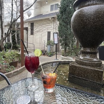 V Restaurant, Bistro & Bar - New American Near Me - Murphys, California