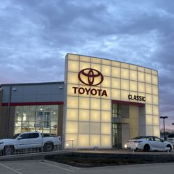 Classic Toyota - Beautiful December sunrise