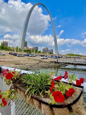 The Gateway Arch by null