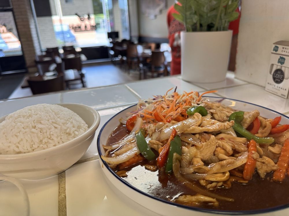 Thai & Maki Sushi Restaurant Logo