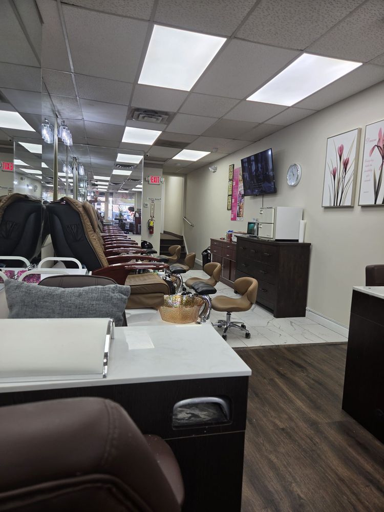 E Sister's Nail Spa Logo
