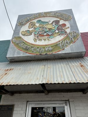 Pepe's & Mito's by null