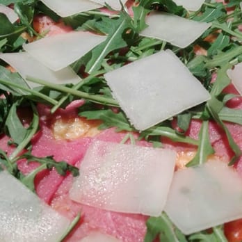La Lanterna - Pizza met carpaccio, rucola en parmezaan - Italian Near Me - Antwerp, VAN