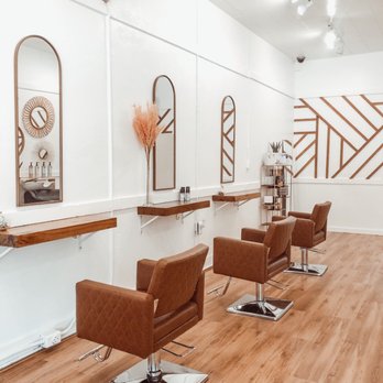 Blondie Salon Suite - Stations - Hair Salons Near Me - Ukiah, California