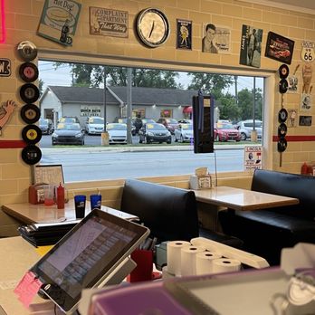 Bonnie Doon Drive-In - a view of a diner - Ice Cream & Frozen Yogurt Near Me - Mishawaka, Indiana