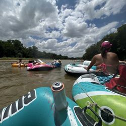 Hillbilly Haven Rv Park - On the river