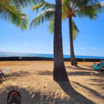 Casa-De-Emdeko - View from the lounge chairs provided - Vacation Rentals Near Me - Kailua Kona, Hawaii