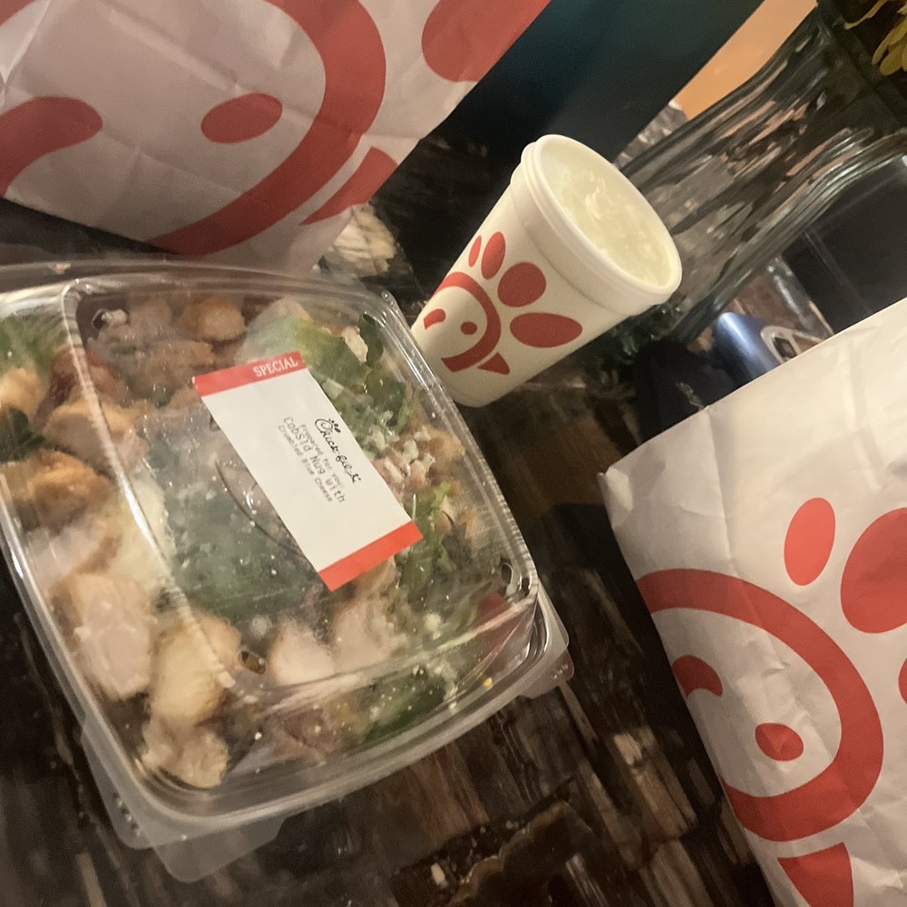 ows a plastic container with a salad in it