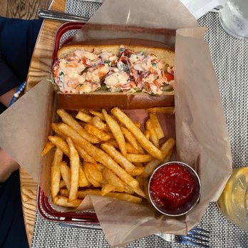 Half Moon - Lobster Roll Sandwich - New American Near Me - Dobbs Ferry, New York Half Moon - Lobster Roll Sandwich - New American Near Me - Dobbs Ferry, New York