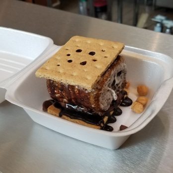 Mallow Box - Chocolate cream s'more - Desserts Near Me - Plano, Texas