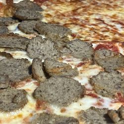 La Famosa Pizza - Half meatball, have plain