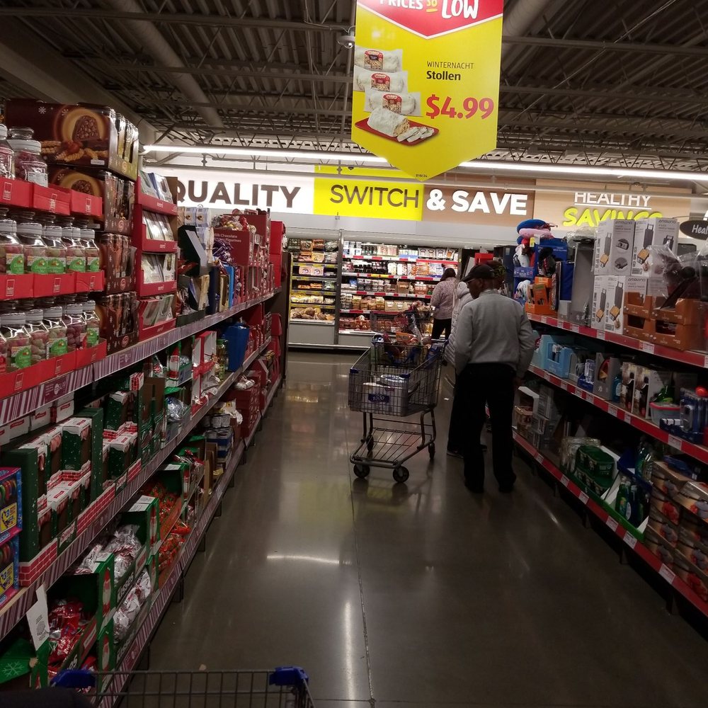 ALDI - two people shopping in a grocery store - Grocery Near Me - Mechanicsville, Virginia