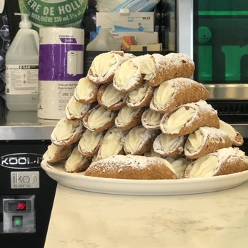 Elio Pizzeria - Cannolis - Pizza Near Me - Montreal, Quebec