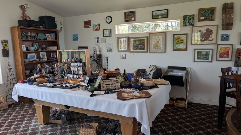 Alger Vineyard & Winery Logo