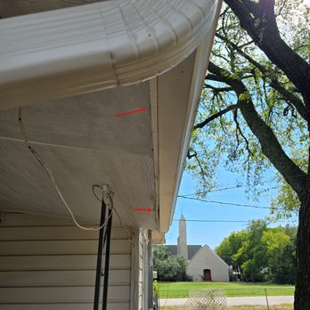 The Rain Man - Gap between fascia and gutter. Evidence of water flowing between gutter and fascia. - Gutter Services Near Me - Grapevine, Texas The Rain Man - Gap between fascia and gutter. Evidence of water flowing between gutter and fascia. - Gutter Services Near Me - Grapevine, Texas