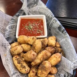 Carbone’s Pizzeria Bar & Grill - Delano - Cheese curds