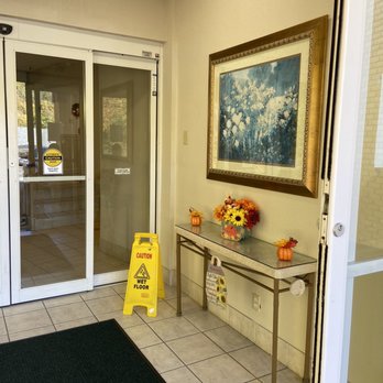 Hillside Inn - Entrance - Hotels Near Me - Madison, Indiana Hillside Inn - Entrance - Hotels Near Me - Madison, Indiana